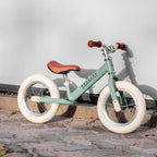 Buiten setting groene Køvapää loopfiets 